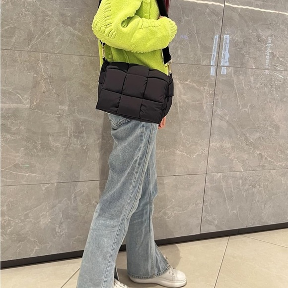 Black Quilted Puffer Crossbody Bag - Picture 2 of 4